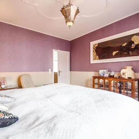 3 Bedroom 2 Bathroom Art Deco Flat In *